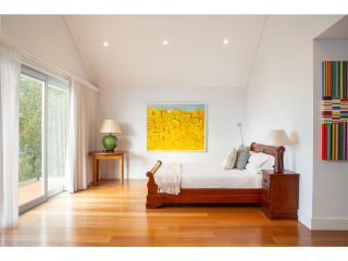 Beautiful Renovated Home With Water Views and Yard Guest house, Sydney - 3