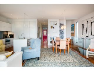 Beautiful Renovated Home With Water Views and Yard Guest house, Sydney - 2