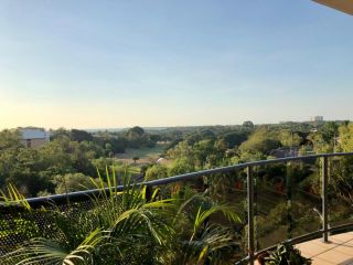Beautiful spacious city apartment with views out to the Arafura Sea Apartment, Darwin - 3