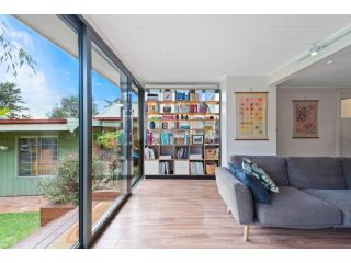 Beautiful Suburban, home-away-from-home Guest house, Victoria - 1