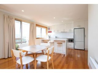 Beautiful Sunny Home Close To The CBD and Gorge Apartment, Royal Park - 2