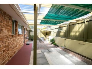 Beautiful Sunny Home Close To The CBD and Gorge Apartment, Royal Park - 5