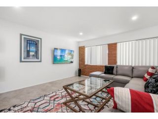 Bell Street 36 Dicky Beach Guest house, Caloundra - 2