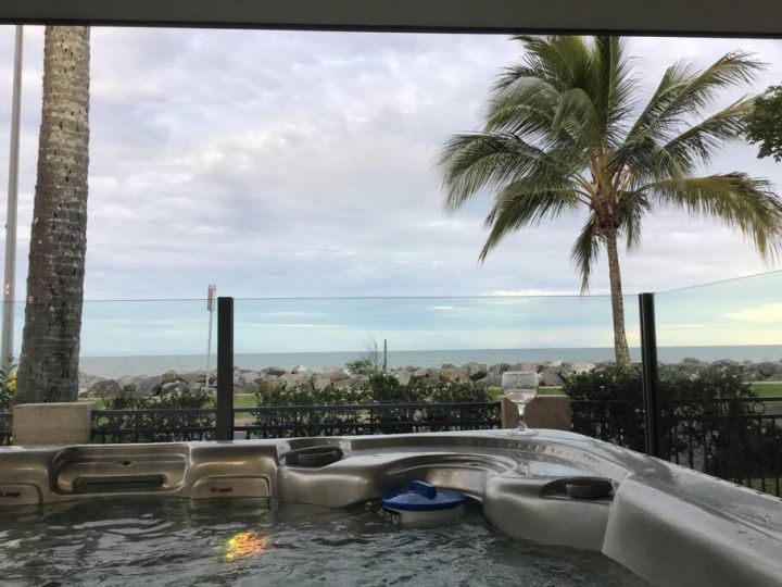 Bella Ohana - Oceanfront, Amazing views, Relaxing Guest house, Queensland - imaginea 2