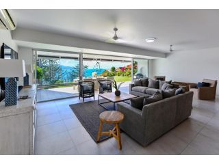 Bella Vista West 1 Ocean View With Golf Buggy And Airport Transfers Under New Management Apartment, Hamilton Island - 1
