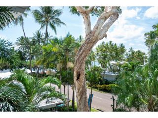 Belle Escapes- Drift Resort Beach View Suite 1304 Apartment, Palm Cove - 3