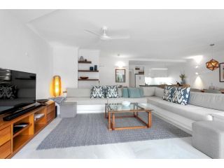 Belle Escapes - Luxury Poolside Apartment Alamanda Beachfront Resort (42) Apartment, Palm Cove - 4