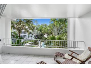 Belle Escapes - Poolside Apartment Alamanda Beachfront Resort 43 Apartment, Palm Cove - 1