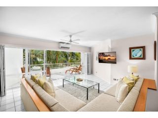 Belle Escapes - Poolside Apartment Alamanda Beachfront Resort 53 Apartment, Palm Cove - 4