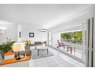 Belle Escapes - Poolside Apartment Alamanda Beachfront Resort 78 Apartment, Palm Cove - 2