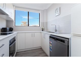 7 'BELLEVUE' 4 DONALD STREET - RENOVATED UNIT WITH AIR CON, VIEWS & CENTRAL TO CBD Apartment, Nelson Bay - 3