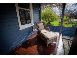 Belmont at Beechworth 2 bedrooms, 2 bathrooms, 2 couples Guest house, Beechworth - 1