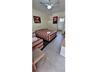 Benaraby Hilltop MotorInn Hotel, Queensland - 3