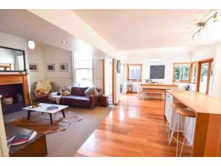 Best Location in Hobart! Luxury 4 bedroom with stunning views Guest house, Hobart - 2