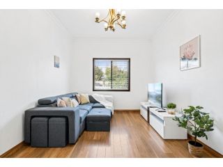 Big and Comfortable 3 Bedrooms Home Guest house, Sydney - 1