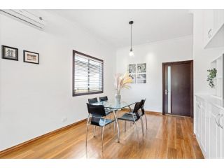 Big and Comfortable 3 Bedrooms Home Guest house, Sydney - 5