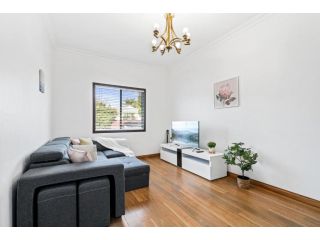 Big and Comfortable 3 Bedrooms Home Guest house, Sydney - 4