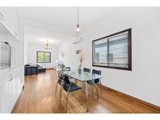 Big and Comfortable 3 Bedrooms Home Guest house, Sydney - 3