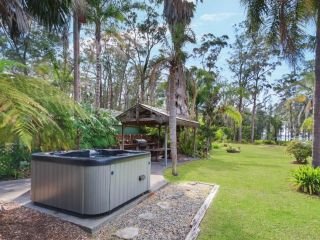 BIG Backyard with Outdoor Spa and Luxury Furnishings Guest house, New South Wales - 2