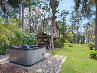BIG Backyard with Outdoor Spa and Luxury Furnishings Guest house, New South Wales - 2