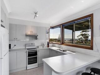 Big Family Home with Big Backyard and Big Views of Jervis Bay Guest house, Vincentia - 3