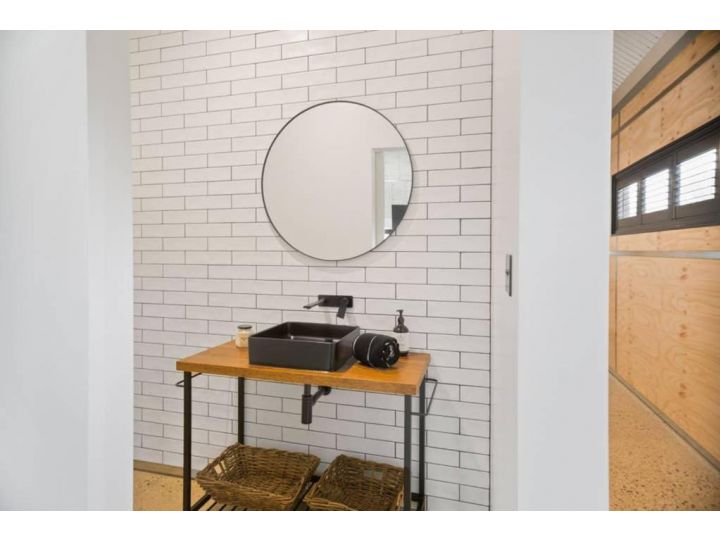 3BlackSHEDS Guest house, Whitfield - imaginea 10