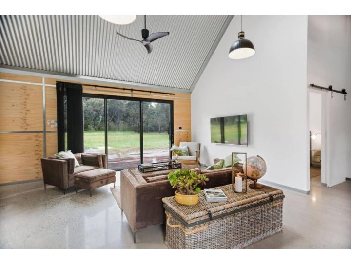 3BlackSHEDS Guest house, Whitfield - imaginea 7