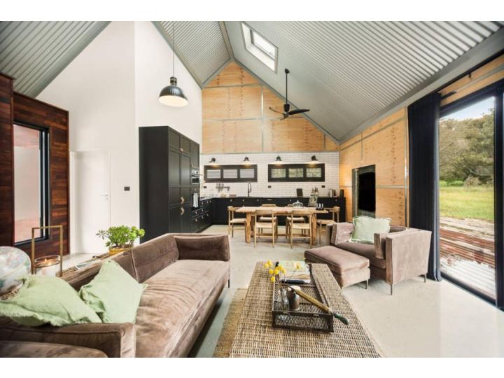 3BlackSHEDS Guest house, Whitfield - imaginea 5