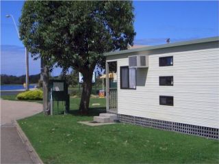 BIG4 Waters Edge Holiday Park Accomodation, Lakes Entrance - 3