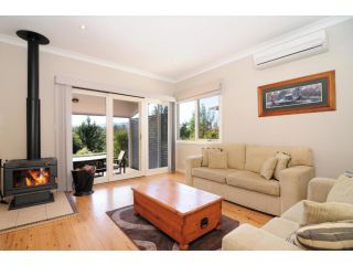 Bimbadeen - Comfortable country styled house! Guest house, Kangaroo Valley - 4