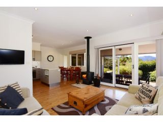 Bimbadeen - Comfortable country styled house! Guest house, Kangaroo Valley - 1