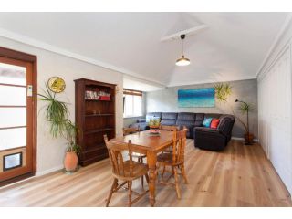 Binks Beach House - South Fremantle Apartment, South Fremantle - 1