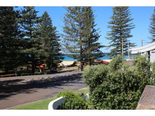 Black Head Beach House Guest house, Hallidays Point - 4