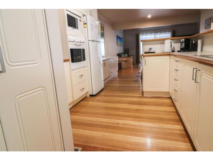 Blackbutt Deluxe Family Townhouse 100 Guest house, Cams Wharf - imaginea 8