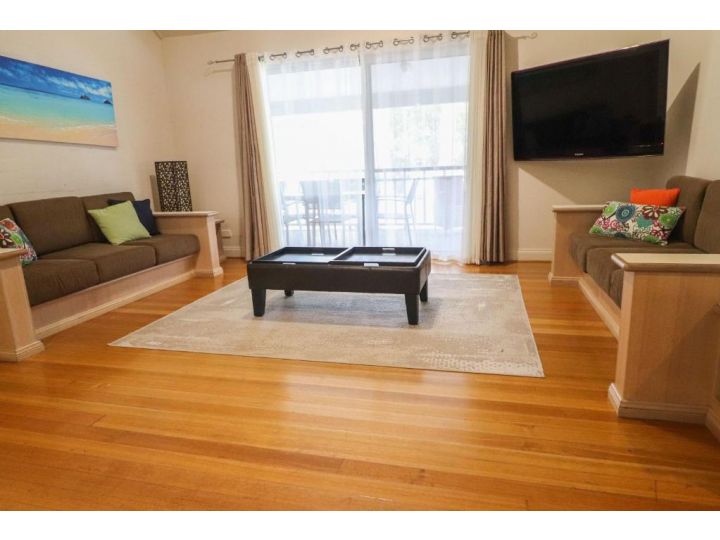Blackbutt Deluxe Family Townhouse 100 Guest house, Cams Wharf - imaginea 3