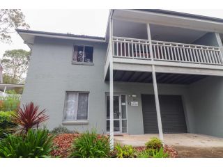 Blackbutt Deluxe Family Townhouse 100 Guest house, Cams Wharf - 2