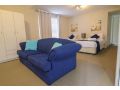 Blackbutt Deluxe Family Townhouse 100 Guest house, Cams Wharf - thumb 11