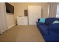Blackbutt Deluxe Family Townhouse 100 Guest house, Cams Wharf - thumb 13