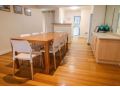Blackbutt Deluxe Family Townhouse 100 Guest house, Cams Wharf - thumb 6