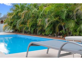 Pelican House, 5 Bedroom house, Pool Guest house, Chittaway Point - 1