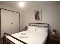 BLISSFUL BEACHSIDE COTTAGE / NARRAWALLEE Guest house, Narrawallee - thumb 12