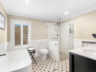 Block Eight 5 Gum Trees Luxe Villa Guest house, Belford - 1