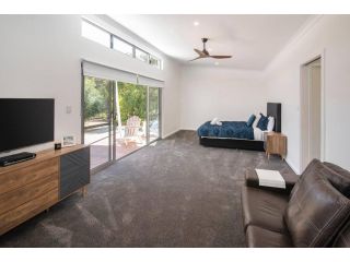 Blue Haven Margaret River tranquil bush retreat Guest house, Margaret River Town - 1