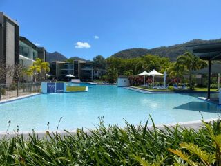 Blue on Blue room, steps from ferry, amazing pool Apartment, Nelly Bay - 2