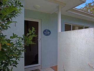 Blue Paradise on Coorilla Guest house, Hawks Nest - 1