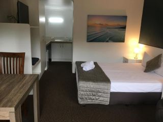 Blue Pelican Motel Hotel, Tweed Heads - 4