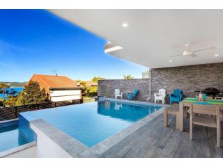 Bluewater Splendour - Heated infinity pool and amazing views!! Guest house, Salamander Bay - 1