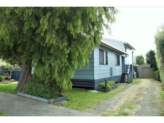 Blue Waves Guest house, Apollo Bay - 1