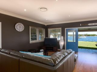 Bluewater - riverfront location with water views Guest house, Shoalhaven Heads - 3