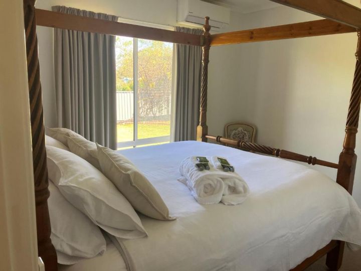 BNB on Lang affordable quality, luxury & comfort Villa, Hay - imaginea 6
